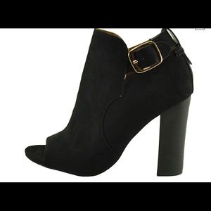 NWOT bamboo chunky heel booties